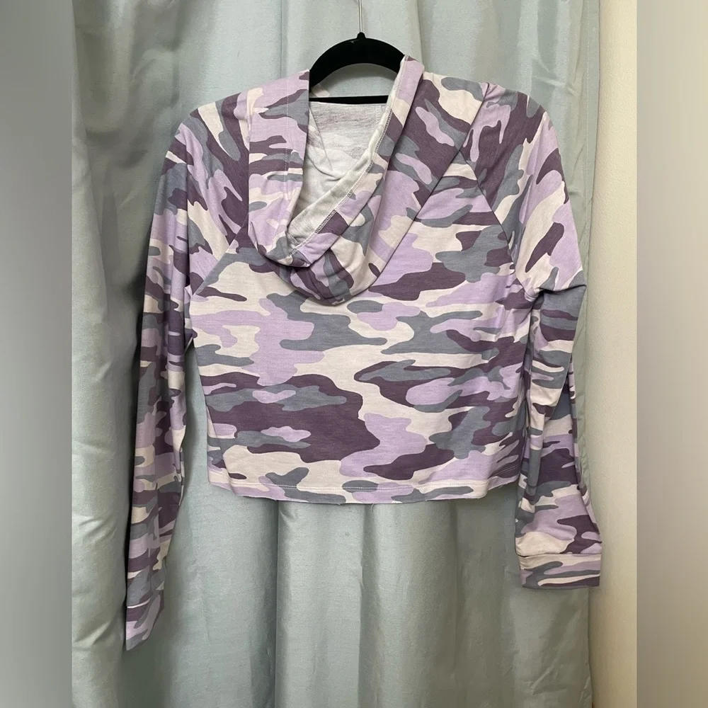 Wild Fable size small Purple camo cropped sweatshirt - Picture 4 of 5